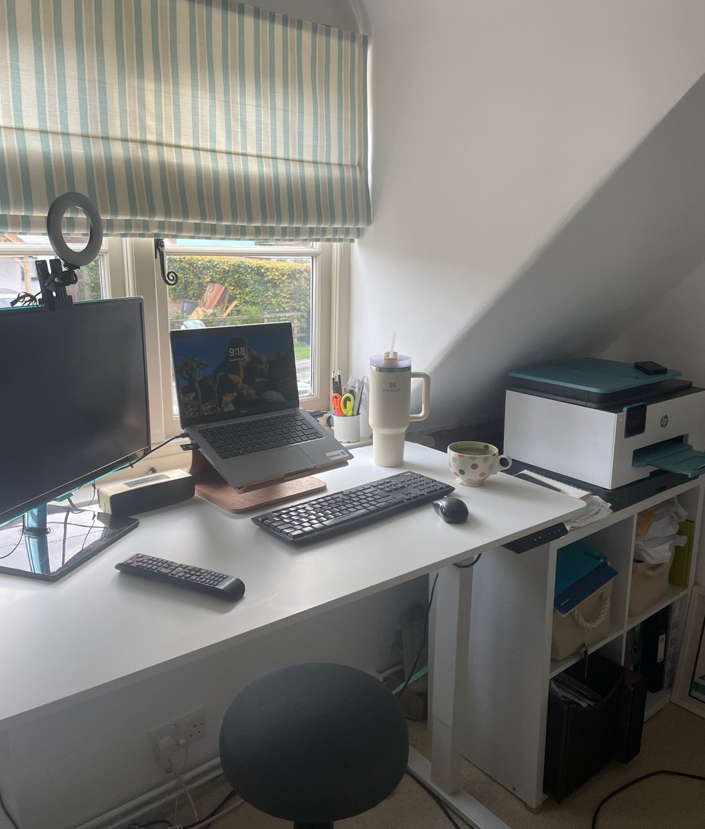 QbtechADHD's tweet photo. I work in the spare bedroom with a view on to the road. I have a great standing desk and stool which has really helped with my posture

#twittertakeover #myofficeview https://t.co/3j9gDaH8uK
