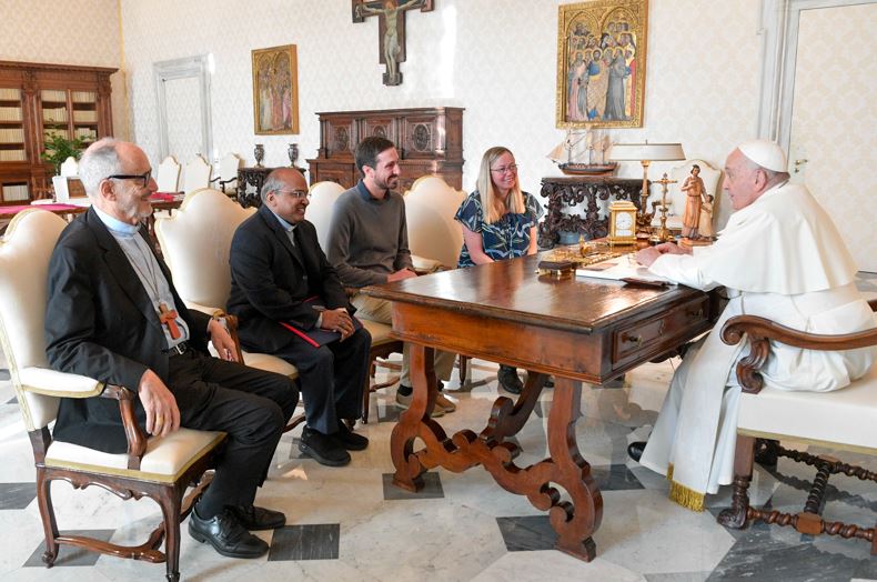 Catholic News Service Rome (@catholicnewssvc) on Twitter photo #PopeFrancis tells delegation from Conference of European Rabbis that he's not feeling well, so he handed them his speech instead of reading it.
But he seems to be keeping his morning appointments, including with <a href="/LaudatoSiMvmt/">Laudato Si' Movement</a> (Vatican Media photo) #PopeFrancis tells delegation from Conference of European Rabbis that he's not feeling well, so he handed them his speech instead of reading it.
But he seems to be keeping his morning appointments, including with <a href="/LaudatoSiMvmt/">Laudato Si' Movement</a> (Vatican Media photo)