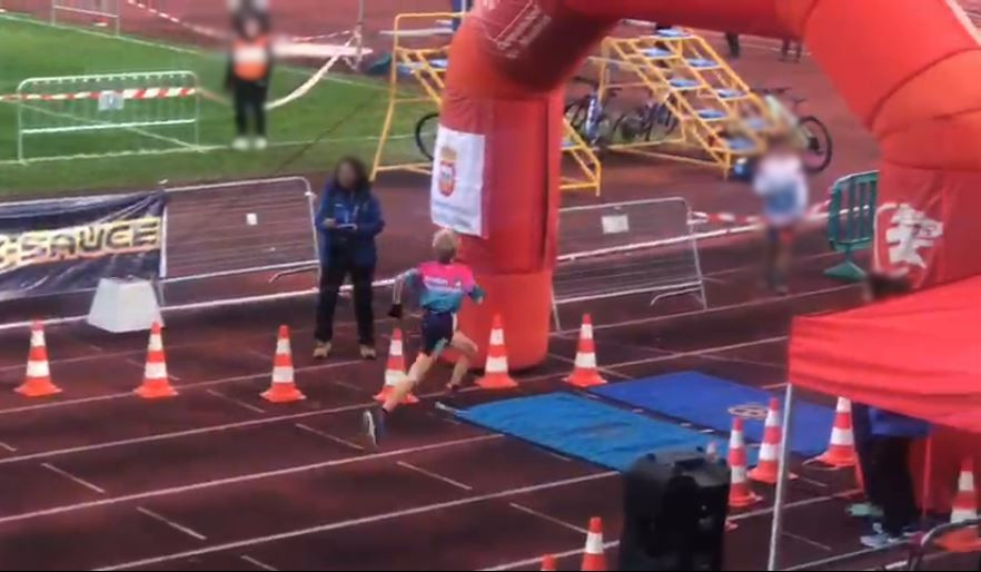 trivaldebebas's tweet photo. #Competimos en "Duatlón Cross Escolar de Tres Cantos", ésta vez fuera de casa. Felicitaciones a Taisto Nestori Tenhiälä que subió al pódium quedando en la 2ª posición (Alevín masculino). ¡Enhorabuena a tod@s! 
Seguimos #disfrutando del deporte en equipo.
#valdebebas #triatlon https://t.co/LK5EssOWYn