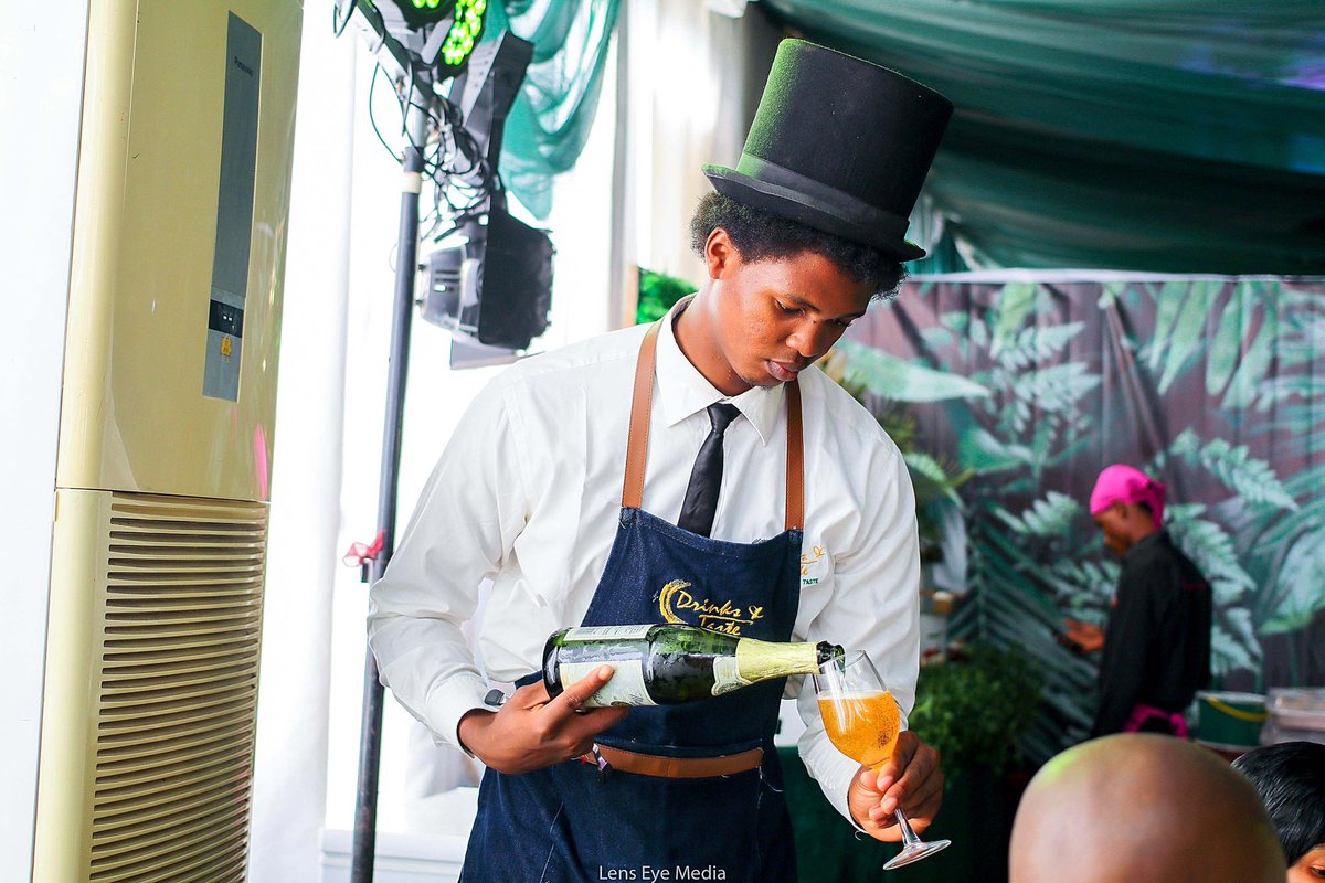 Drinks_Taste's tweet photo. Let pour out the sweetness from the  bottle to your Cups. 

Drinks and Taste , we offer wide range of service , Drinks management, cocktail and Mocktail , mobile bar service , Afterparty , shisha Bar Service. https://t.co/DF1rZJJvt0