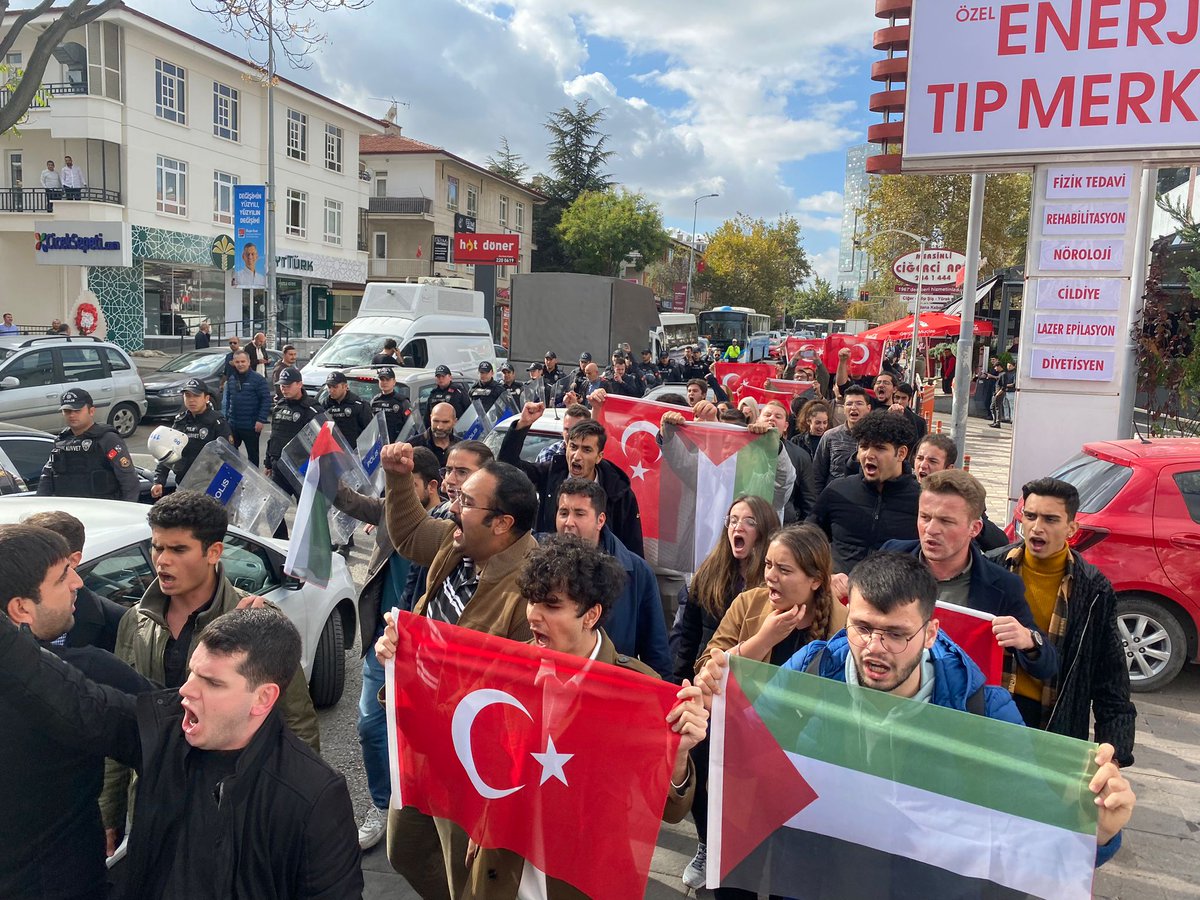 genclikbirligi's tweet photo. Katil ABD'nin Dışişleri Bakanı Antony Blinken'i Ankara'da gerektiği gibi karşıladık.

Kanlı postalların sahipleri, Türk topraklarında rahat gezemez.

Türk gençliği ensenizde!

@SecBlinken @USEmbassyTurkey https://t.co/0bjo3SCTSU