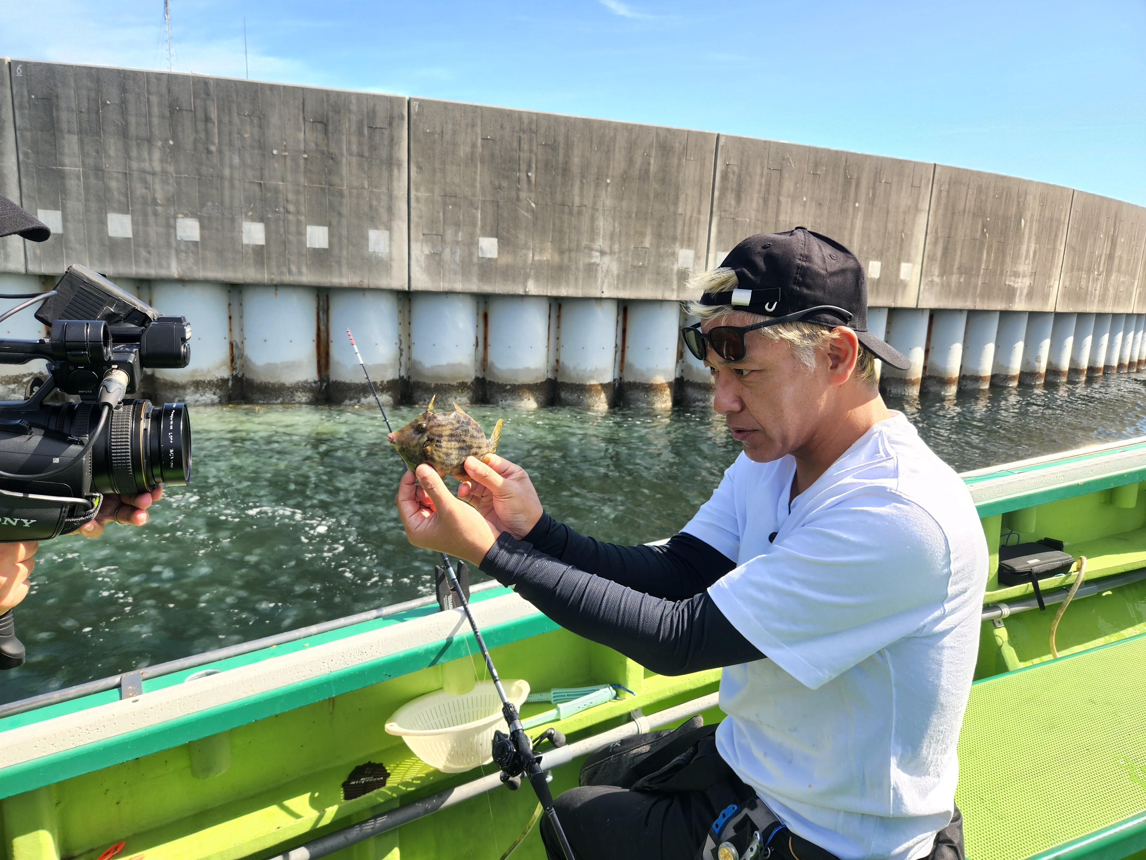 4000x3000.pimpandhost.IMG f 今夜22：00～ #テレ玉 で #ロンブー亮の釣りならまかせろ！🎣 今週も秋の  #カワハギ釣り ✨ ベラたちにエサを取られながらも奮闘したメンバーたち…☺🌈 今回はゲストを交わし確実にカワハギを狙う新たな釣り方を紹介します ...