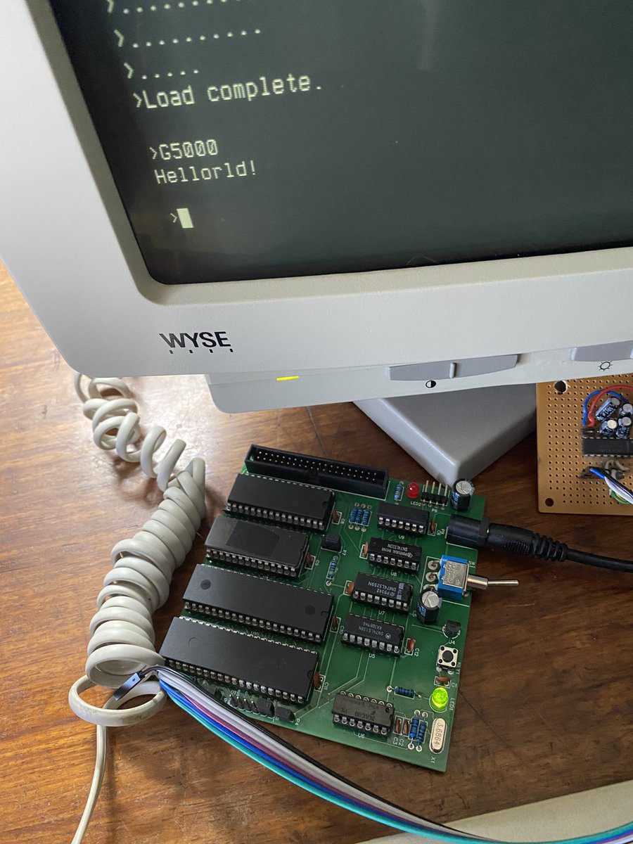 dadecoza's tweet photo. @UsagiElectric 's assembly "Hellorld!" challenge (https://t.co/x6GVkWZeDi).
Running on a Grant Searle minimal chip count Z80 computer and an Atari 2600 running my port of Wozmon. #hellorld https://t.co/xB3ahEgJh5