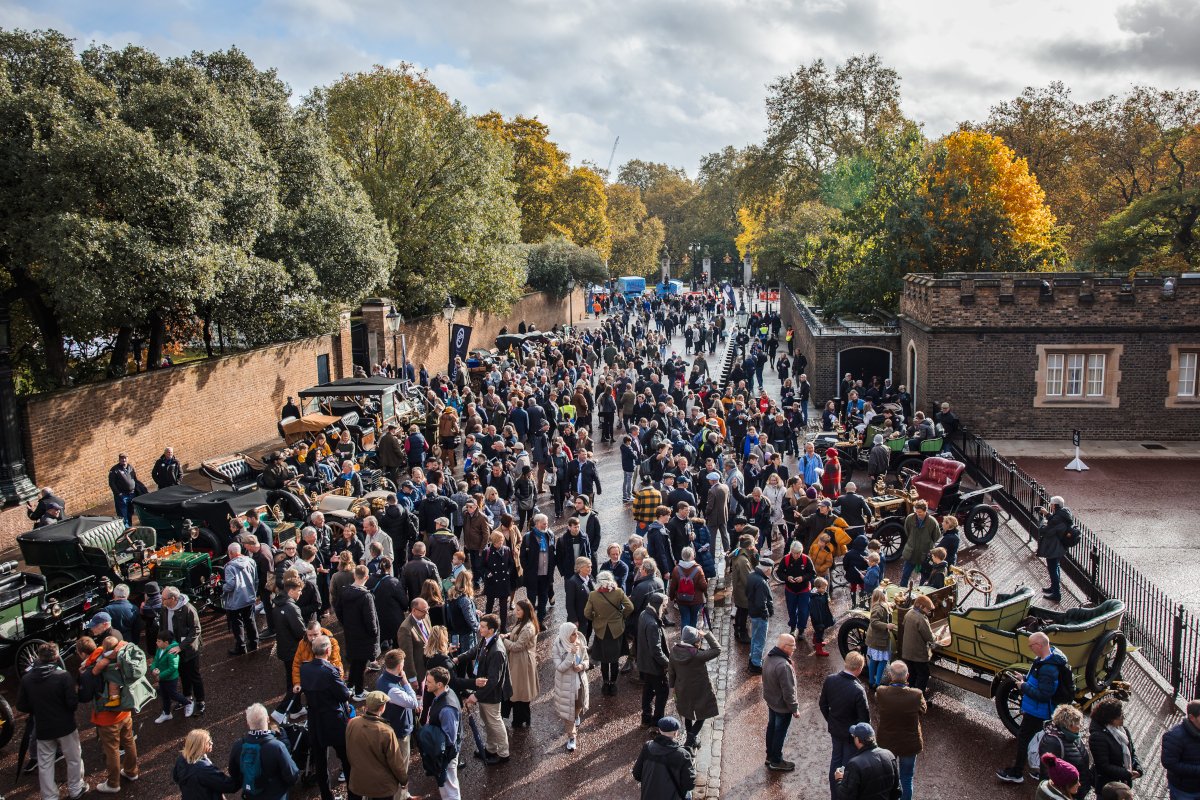 MotorvationPR's tweet photo. Delighted to support the @TheMotoringNews at the weekend with their St James’ Concours, the curtain raiser to the  London to Brighton Veteran Car Run. 
Congratulations to all the Concours winners who braved the damp start. A fabulous event, wonderful spirits and a great preview. https://t.co/axlCJavLVG