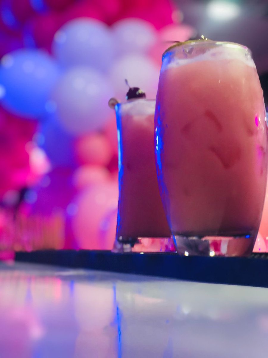 Drinks_Taste's tweet photo. Tropical vibes and tantalizing flavors in every sip. 🍹🌺 https://t.co/bhlLkDaBuO