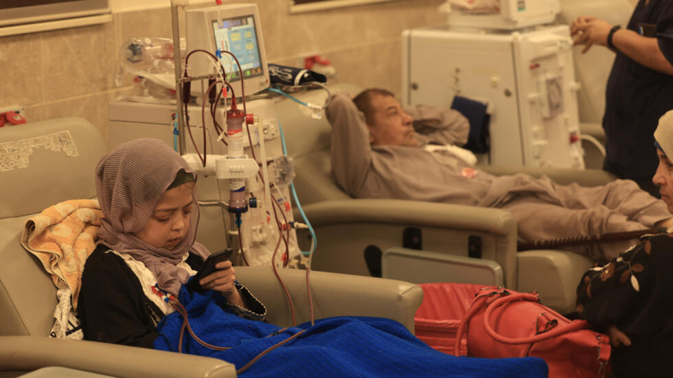 al_mukhbir's tweet photo. According to the latest Updates, Jordan and Israel have announced the airdrop of urgent medical supplies to a field hospital in the Gaza Strip
#GazaFieldHospital #MedicalSupplies #HumanitarianUnity #NewsUpdate #Israel #Hammas #Jordan #Gazastrip https://t.co/tKJXsFnylQ