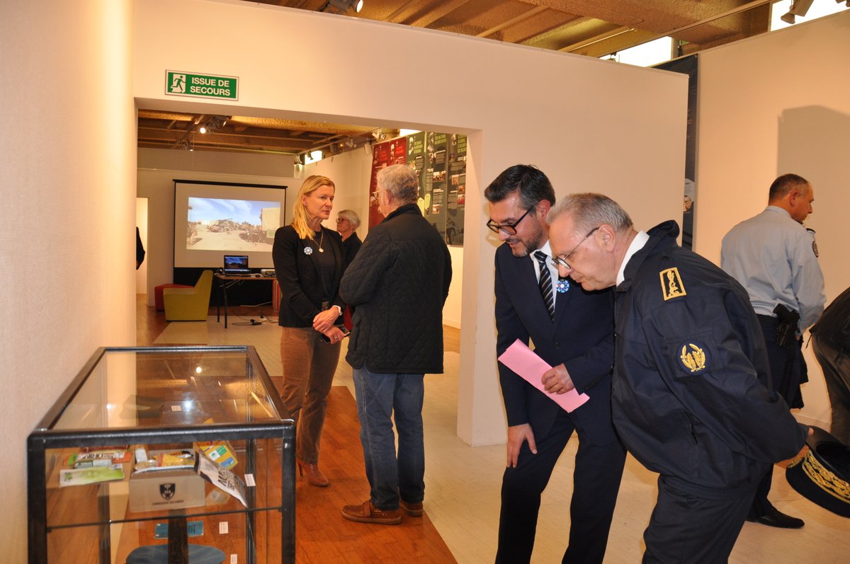 Prefet49's tweet photo. Vernissage de l’exposition « Regards sur les opérations extérieures ; du dévouement au sacrifice » en présence de Ph. CHOPIN @prefet49, Sylvère VESNIER, dir. dép. de @onacvg et des autorités militaires de la garnison #Angers

Au J, espace jeunesse @Angers jusqu'au 12 novembre https://t.co/WWk5K77aRn