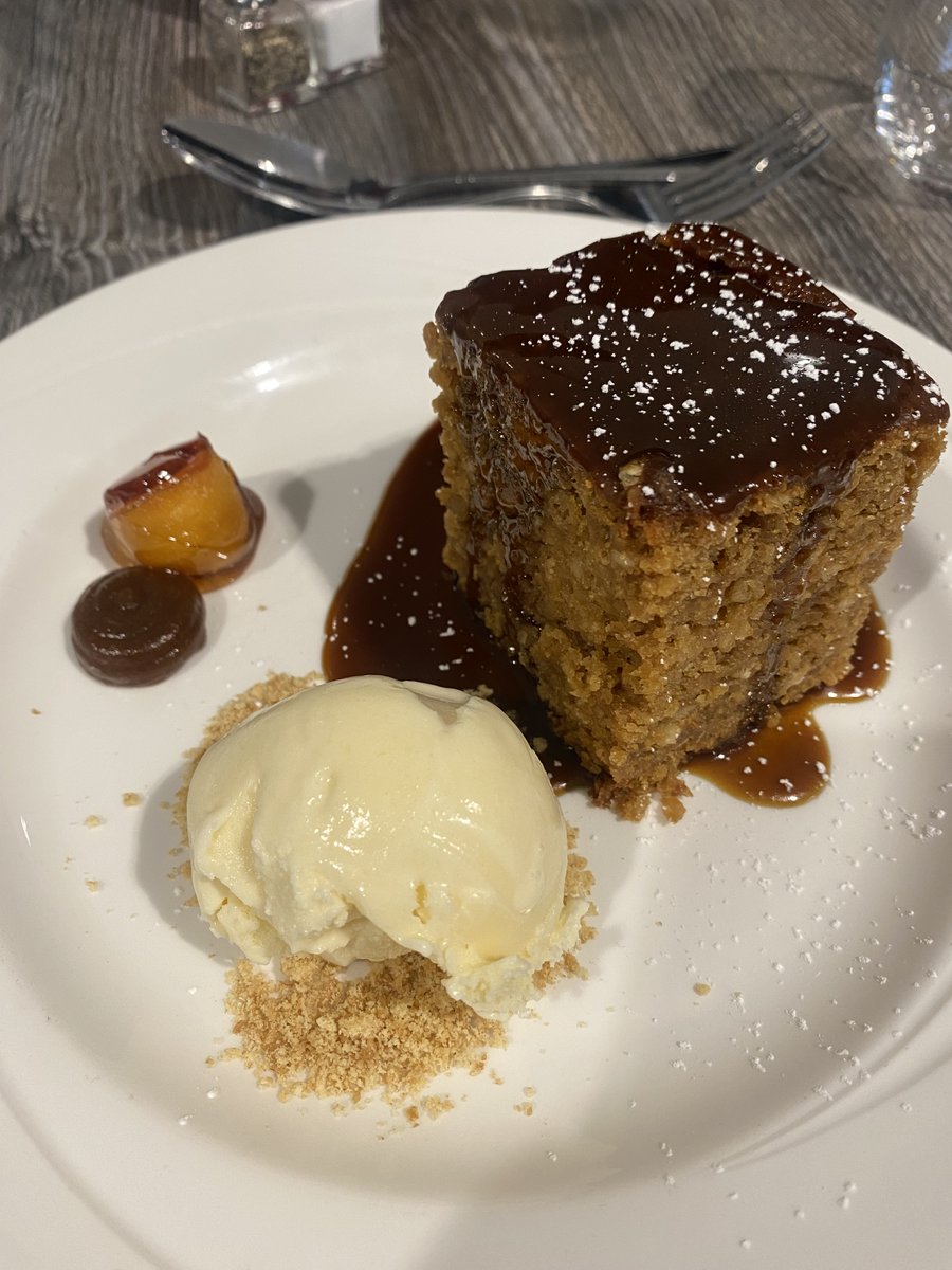 TamesideCollege's tweet photo. Autumn/Halloween service @RestaurantAtT1 was in full swing last week! Some amazing dishes made by students inc. cod loin with red pepper ragu and warm parkin and toffee apple 😋 #ICanBe https://t.co/fcb6ZlpnAP