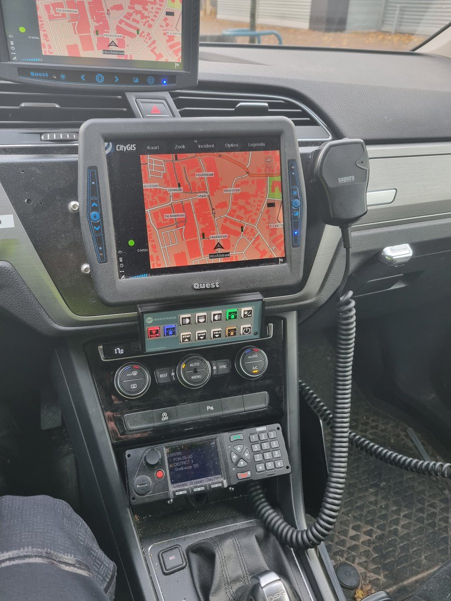 De vakantie zit er op. Vandaag een dagdienst. Toezicht in de wijk  afspraken en terugbelverzoeken. Peter.