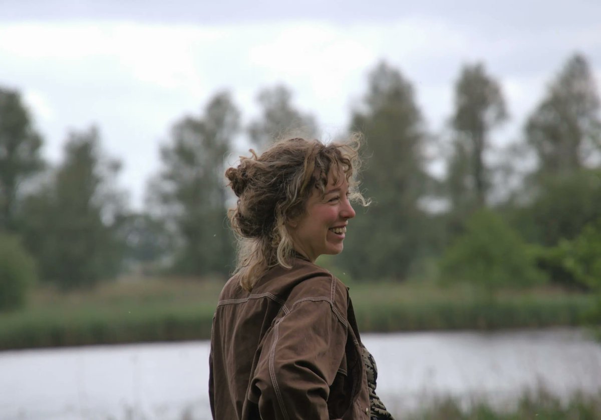 Vanavond te gast in Perestrojka: singer-songwriter Suze Who? Vandaag verschijnt haar titelloze debuut-EP. 
20.00-21.00, Oog Radio. 
Presentatie: @annejantoonstra