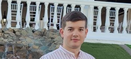 Este es David Granado, autor de "La reencarnación del Trece" y alma mater de <a href="/granbibliodavid/">Gran Biblio de David</a> . Aquí te traemos la entrevista que le hicimos en nuestra web:
buff.ly/3FON4Yd 
#conplumaypixel #autores #fantasia #novedades