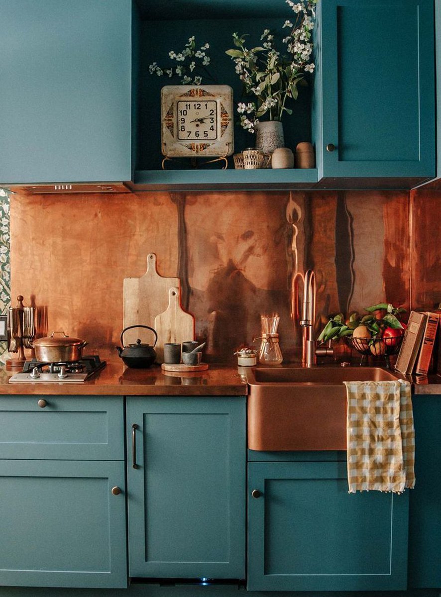 Clement_Browne's tweet image. A magnificent way to bring a unique and vibrant touch to your kitchen interior is by adopting something like the copper backsplash seen here. Not only is it wonderfully eye-catching on its own, but it also works beautifully against the teal blue cabinets.

#kitchenstyling