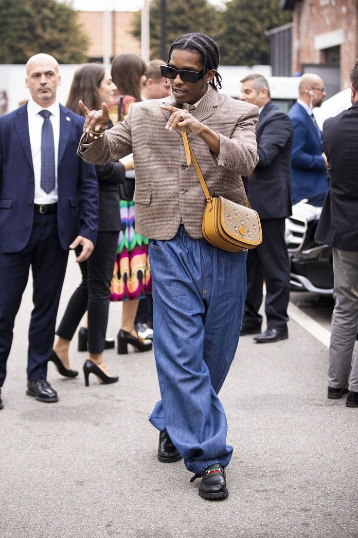 wyclef_kay's tweet photo. @NanyonjoWinnie2 go to pinterest and search:

"outfit"
"celebrity"
"quote"
"aesthetic"

quote this with the FIRST pic that appears. that's your vibe! https://t.co/f0prxggIfg