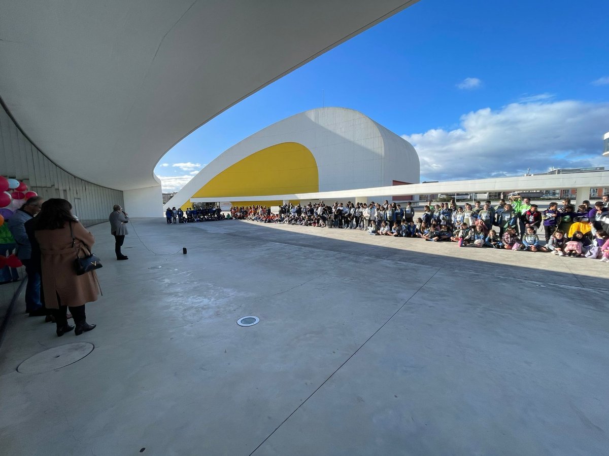asataasturias's tweet photo. Estamos en el Centro Niemeyer de Avilés iniciando la jornada Despertando Vocaciones STEAM con siete colegios y la participación del Ayuntamiento de Avilés y los colaboradores del proyecto. ¡Arrancamos! 🔬👩🏻🔬👨🏻🔬🧪
#STEAM #ASATA https://t.co/JTzumYolBY