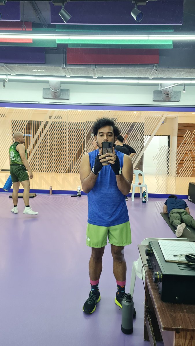 incursionist's tweet image. Your extra colorful kickboxer signing in...

Kicking with heart socks.

#muaythai #fitness