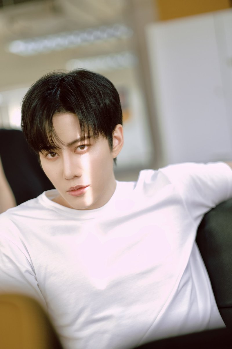 M1KEANGELO's tweet photo. แสงแยงตาก็ไม่เท่าเธอที่แทงใจ🤣🖤 #ไมค์พิรัชต์ #m1keangelo https://t.co/GiKeEksfTu
