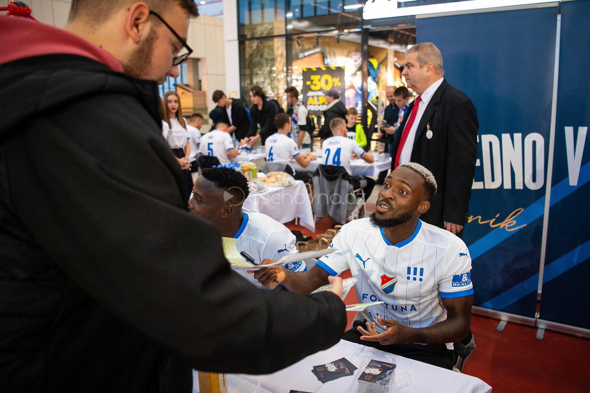 DavidFadairo10's tweet photo. 💙🤍 #Banikostrava https://t.co/YCTpSehN12