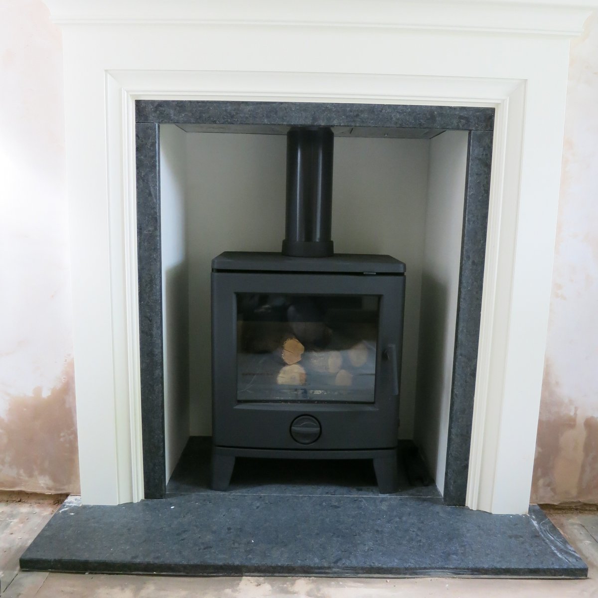 How nice is this!! an <a href="/rapidcarrot77/">Cece Mulroy</a> Penman Scene 5kw wood burning stove with an <a href="/FocusFireplaces/">Focus Fireplaces Manufacturing</a> fire surround and an <a href="/CheshireMarble/">Cheshire Marble</a> black granite hearth #manchester #supportlocalbusiness