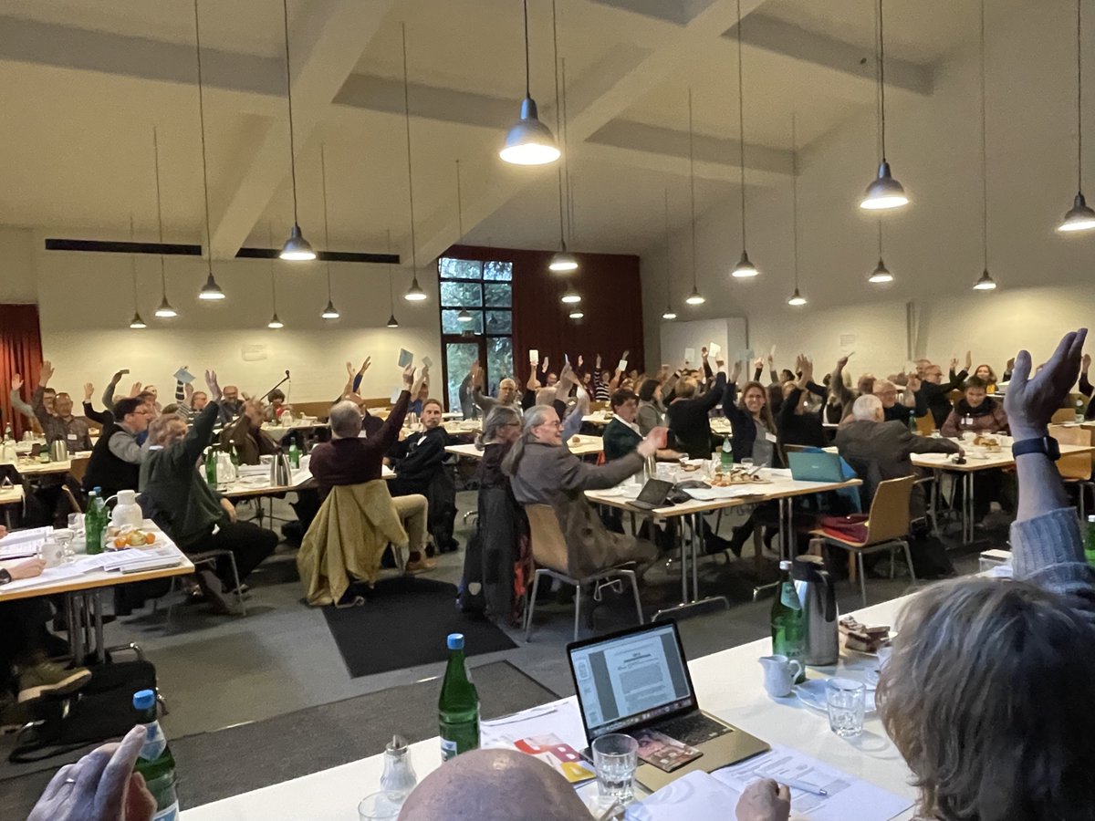 kirchekoeln's tweet photo. Unverbrüchliche Solidarität mit den Jüdinnen und Juden in Köln - das hat die Synode des Evangelischen Kirchenkreises Köln-Nord am Samstag beschlossen. Mehr: https://t.co/avl3DitvkB #kirchekoeln #evangelisch #Friedensgebet #frieden #israel #reden #synode2023 #kreissynode #gedenken https://t.co/XhAEvnlWfZ