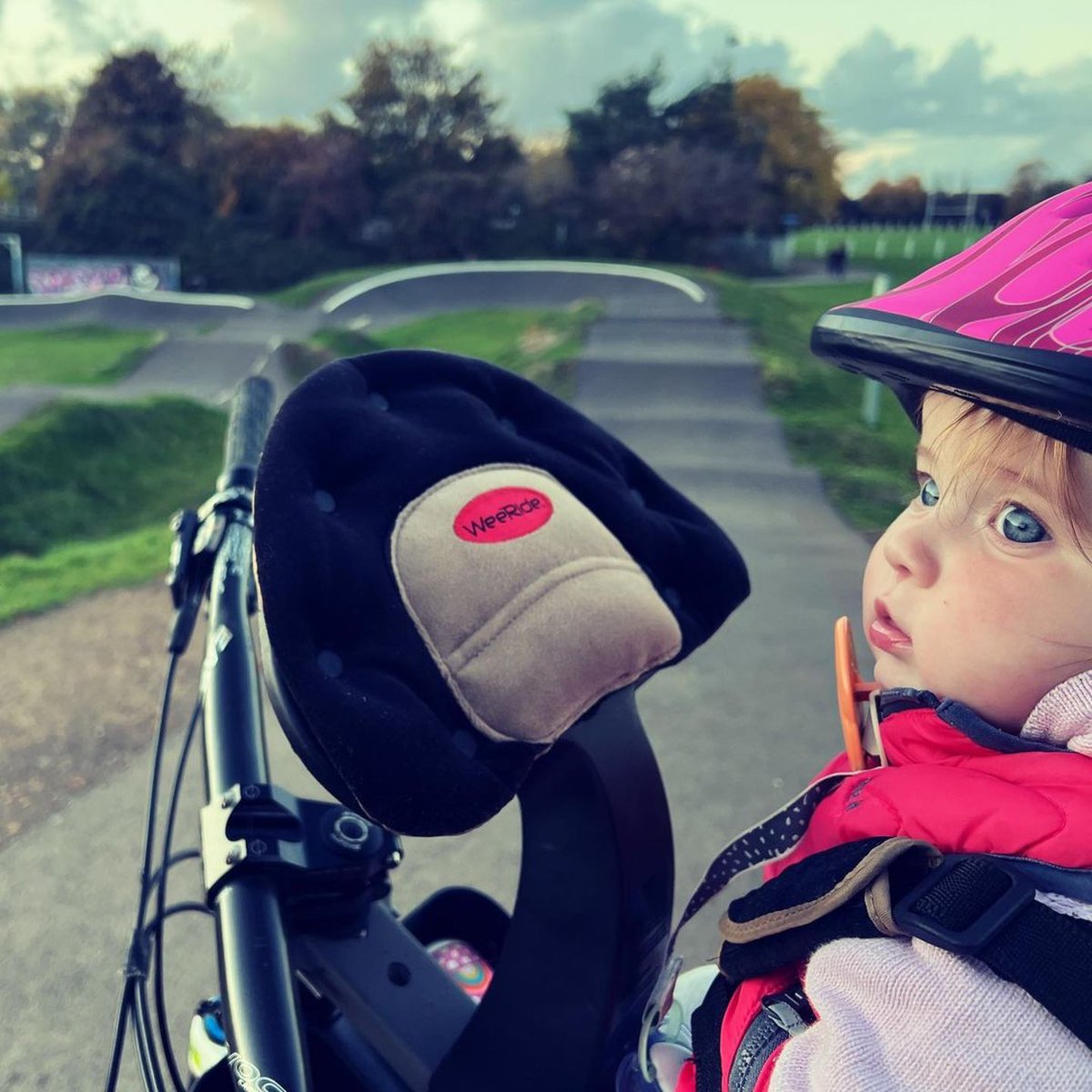 Happy Monday! 🌟

Who’s ready for a week of #WeeRide adventures then? 

📷: royal_worth (instagram)

#weerideadventures #familybiking #nature #outdoorfamilies #outdoor #outside #bikeseat #babybikeseat #toddlerbikeseat #cyclingfamily #getoutside