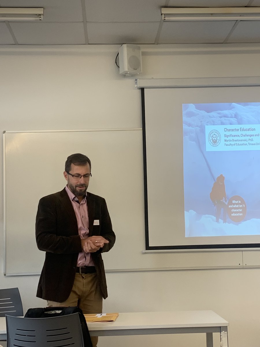CEV_ufv's tweet photo. El martes 17 de octubre, varios alumnos tuvieron la suerte de tener la primera sesión del seminario “Character’s Education Foundation and Practice: Significance, Challenges &amp; Opportunities", lmpartida por el Profesor Martin BrestovanskÝ

https://t.co/wkqHI2Qfo3 https://t.co/LCqjD2Q4y7