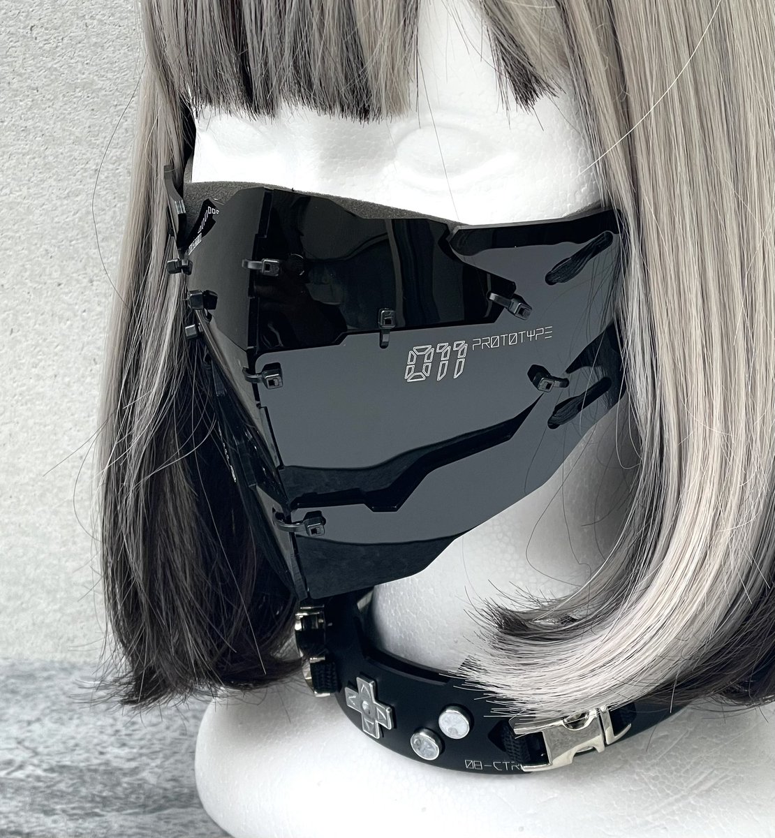 装甲マスクユニットmk11 gloss black 光沢のある複雑な曲面で構成され