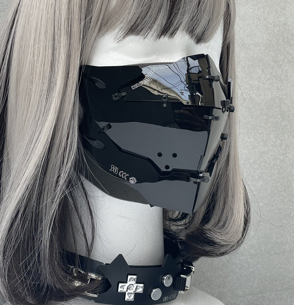 装甲マスクユニットmk11 gloss black 光沢のある複雑な曲面で構成され