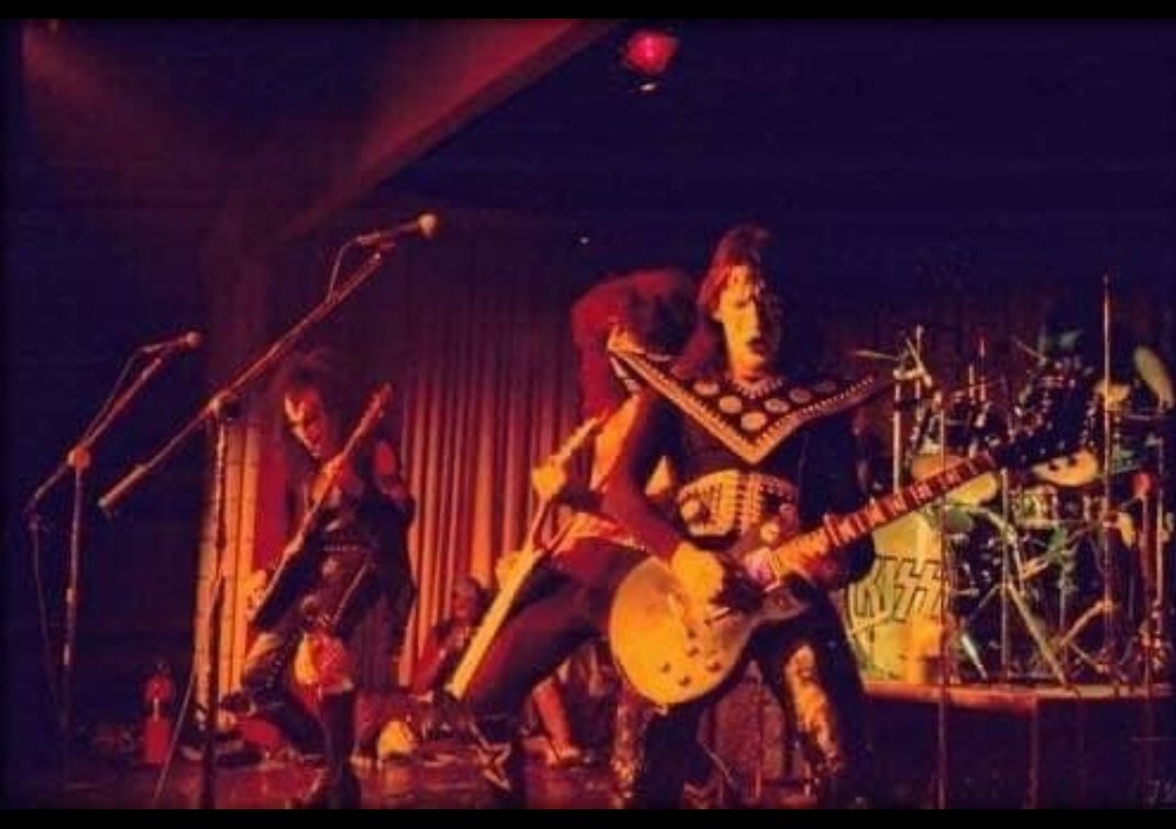 PaulTepelis's tweet photo. Everybody else is here watching us 🎶 #watchinyou #hotterthanhell https://t.co/gNyuf5YeHh
