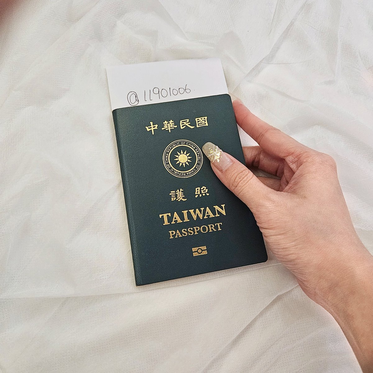 好多人話唔信我系台灣，認為系大陸或者越南，但中華民國護照下TAIWAN嘅系唔會呃人嘅