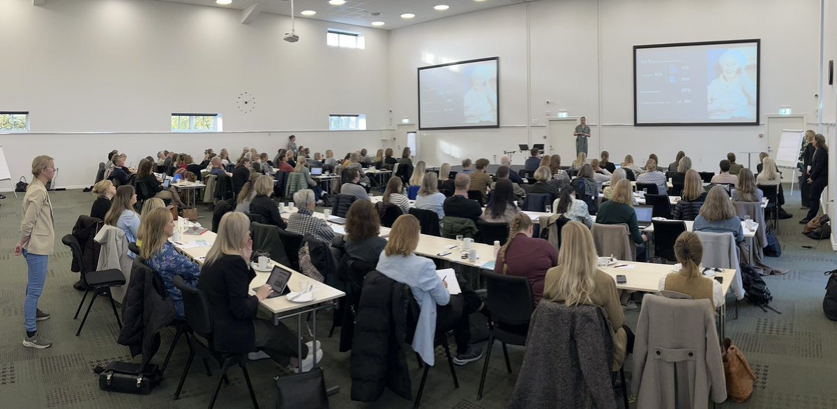 NielsEjskjaer's tweet photo. Så er der fuld fart på #PROseminar - Kæmpevækst, tværsektorielt, nationalt.
Her #BirgitGrove med #ProKid RCT-studie, stærkt arbejde👍
Og #JoanNordahl med kig på #SpørgeSkemaBanken ▶️ #SundhedsDataStyrelsen’ web👍
#StenoNord @AalborgUH @AAUsund @Reg_Nord
#VBS_PRO_DIA #ProDiaKids https://t.co/0CkNEMmuO5
