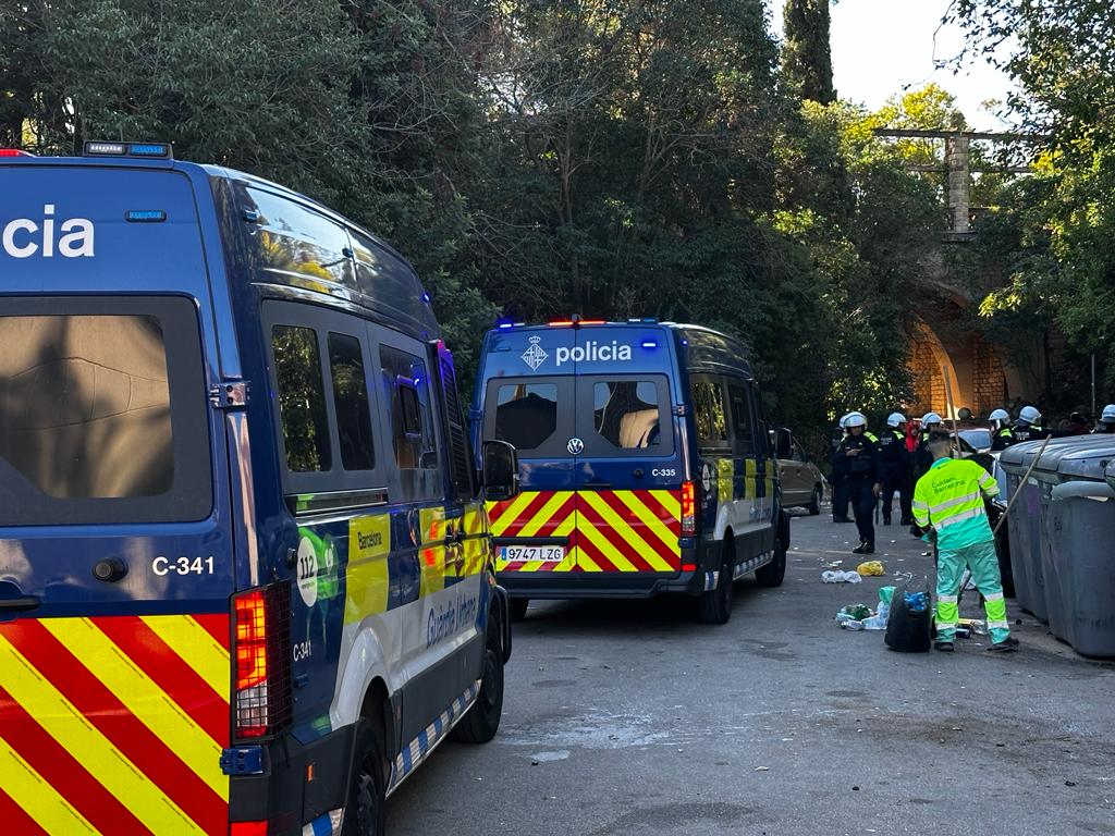 Guàrdia Urbana Barcelona tweet media