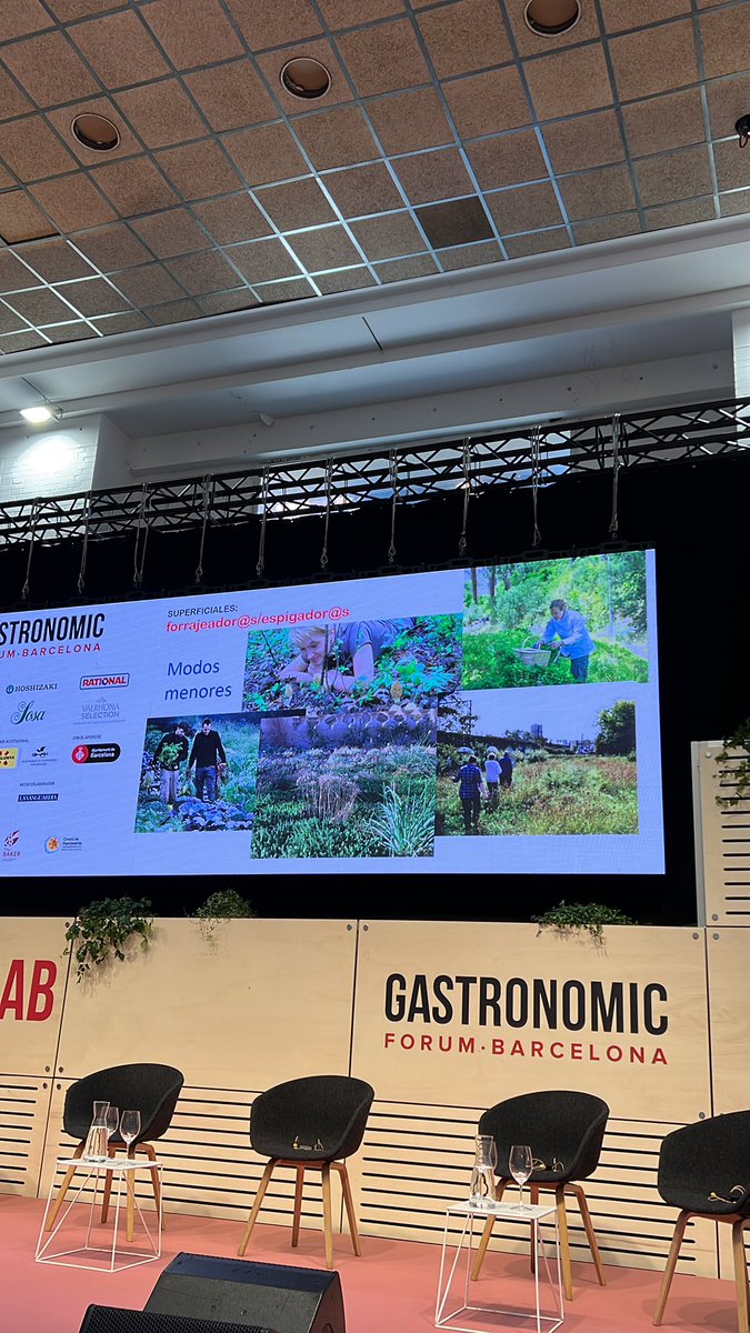 IolandaBustos's tweet photo. Gastrología versus Gastronomía, explicado por el sociólogo Iñaki M. De Albéniz INTERESANTÍSIMO . Gracias @gastronomicfbcn por abrirnos la mirada a través de visiones de personas tan inteligentes @peppalau #ForumLab https://t.co/A8lpI8ZnZv