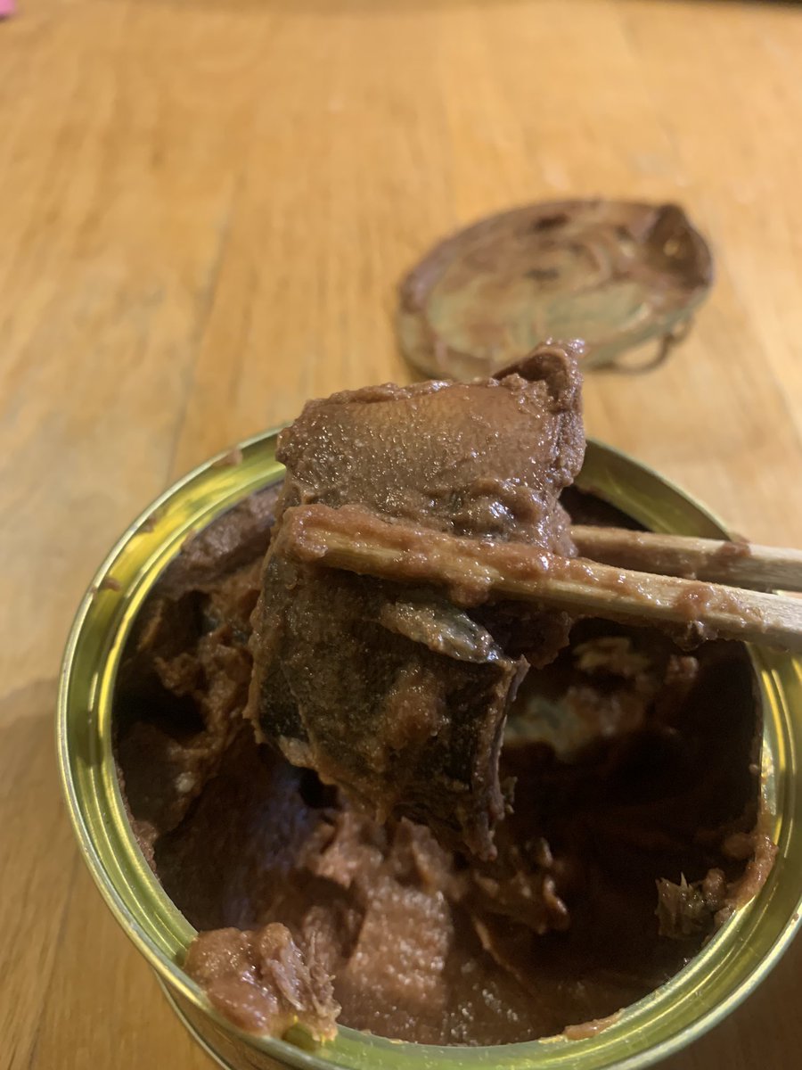 C850Kqa's tweet photo. 食べた感想

俺はあんまり普通の美味しくない鯖やなーと酒(さけ)飲みながら思ってたけど、うちのオカンに食べさせたら、めっちゃチョコの味(あじ)するやんと一言。
みんなは岩手行って買う時気ぃつけやー https://t.co/SwzW14GNqI