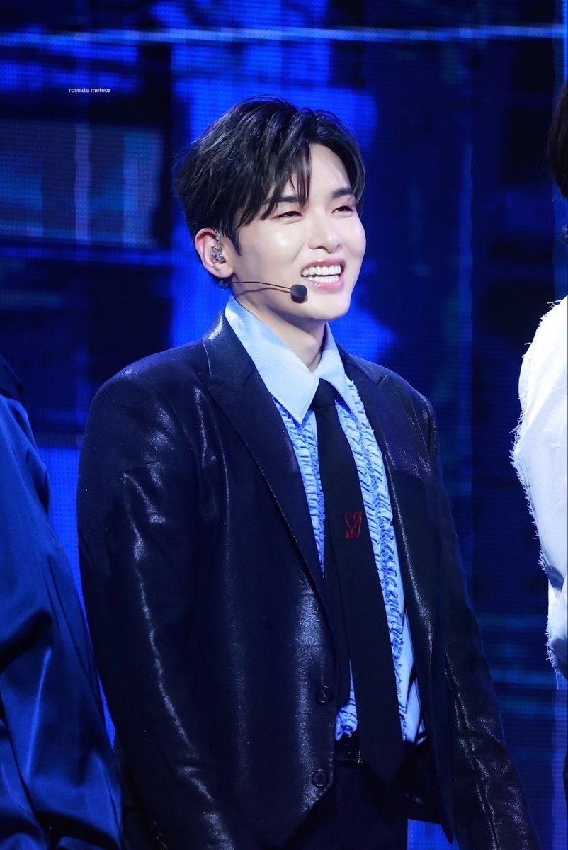 roseate🌠 tweet media