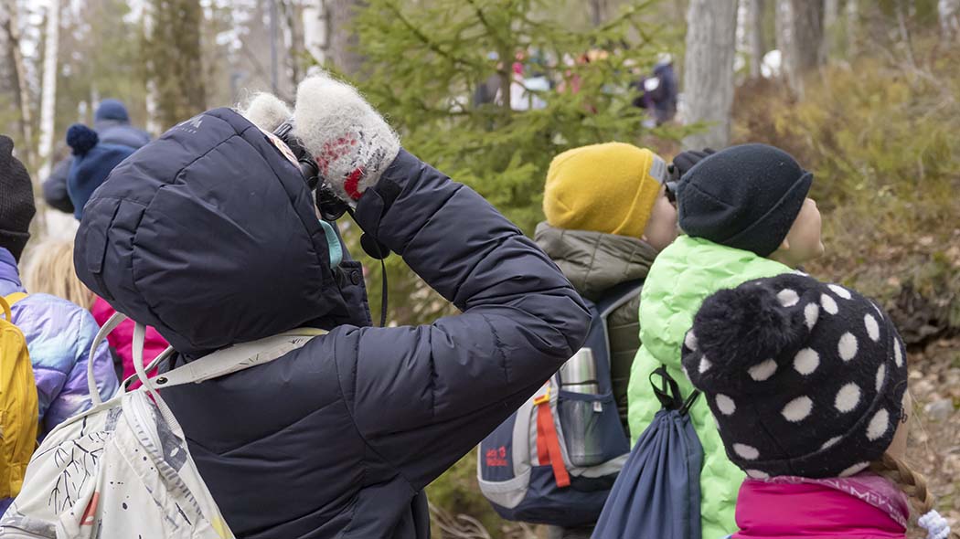 Suomen luontokeskus <a href="/HaltiaSuomi/">Haltia</a> n luontokouluun oli tänä syksynä kaikkien aikojen hakuryntäys. Se on hyvä uutinen, sillä se, että luontokadon ja monimuotoisen luonnon merkitystä osataan avata kouluissa, on yhä tärkeämpää.

Torstaina 9.11. Haltiassa järjestetään