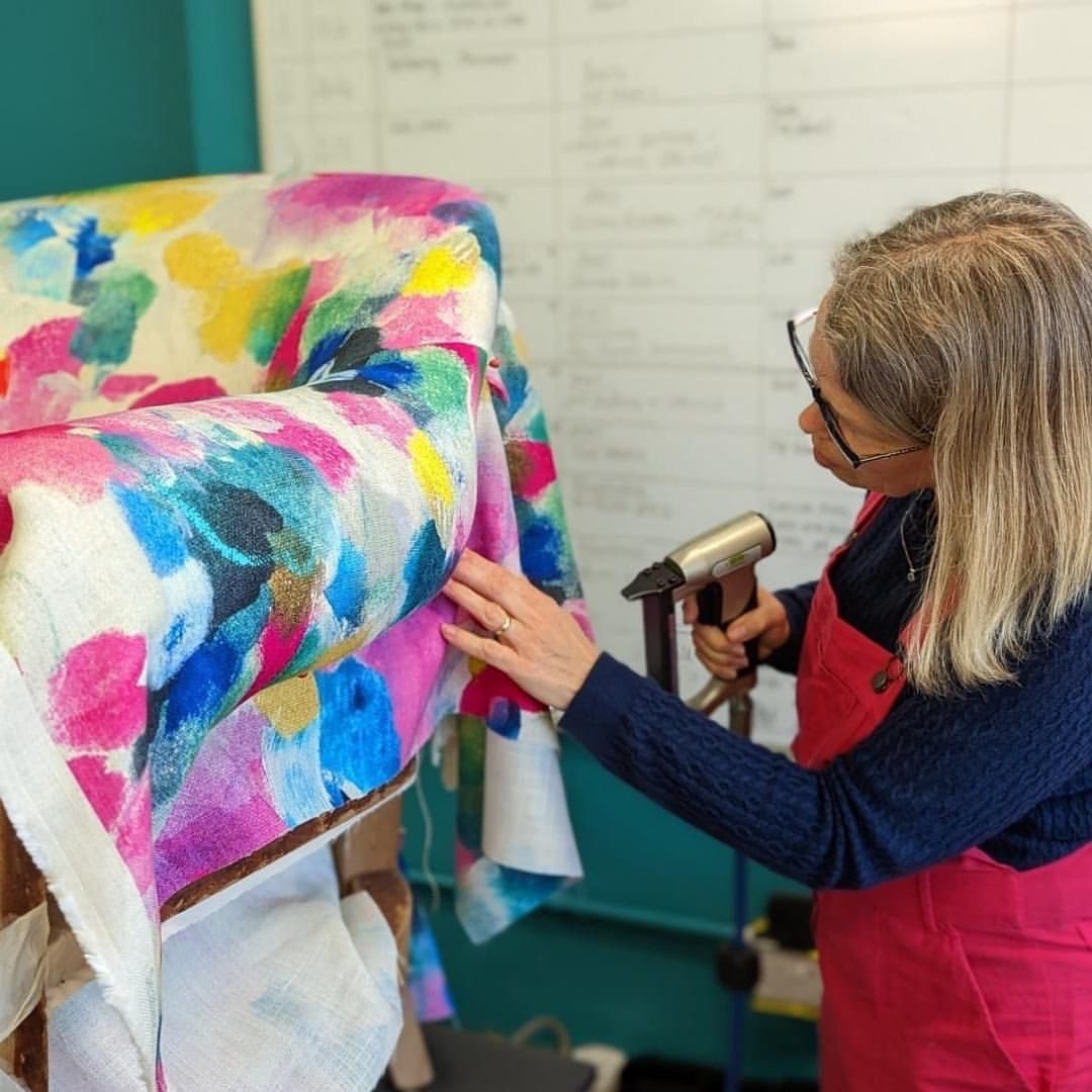 THE_AMUSF's tweet image. Train with us 🧵

Our upholstery and soft furnishings qualifications are the industry gold standard and only delivered by AMUSF Approved Training Centres.

Find out more at amusf.org

#amusf #traditionalupholstery #amusfmember #upholsteryeducation #upholsterycourse