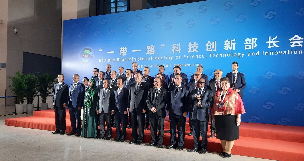 ArmandoRguezB's tweet photo. Asistimos a Reunión de Ministros de Ciencia e Innovación de Franja y Ruta de la Seda, organizada x República Popular #China. Compartimos nuevas Políticas de #Innovación en #Cuba como incentivos a Empresas #AltaTecnología e Interfaz en #Universidades @DiazCanelB @DrRobertoMOjeda https://t.co/sE7xrU6zAe