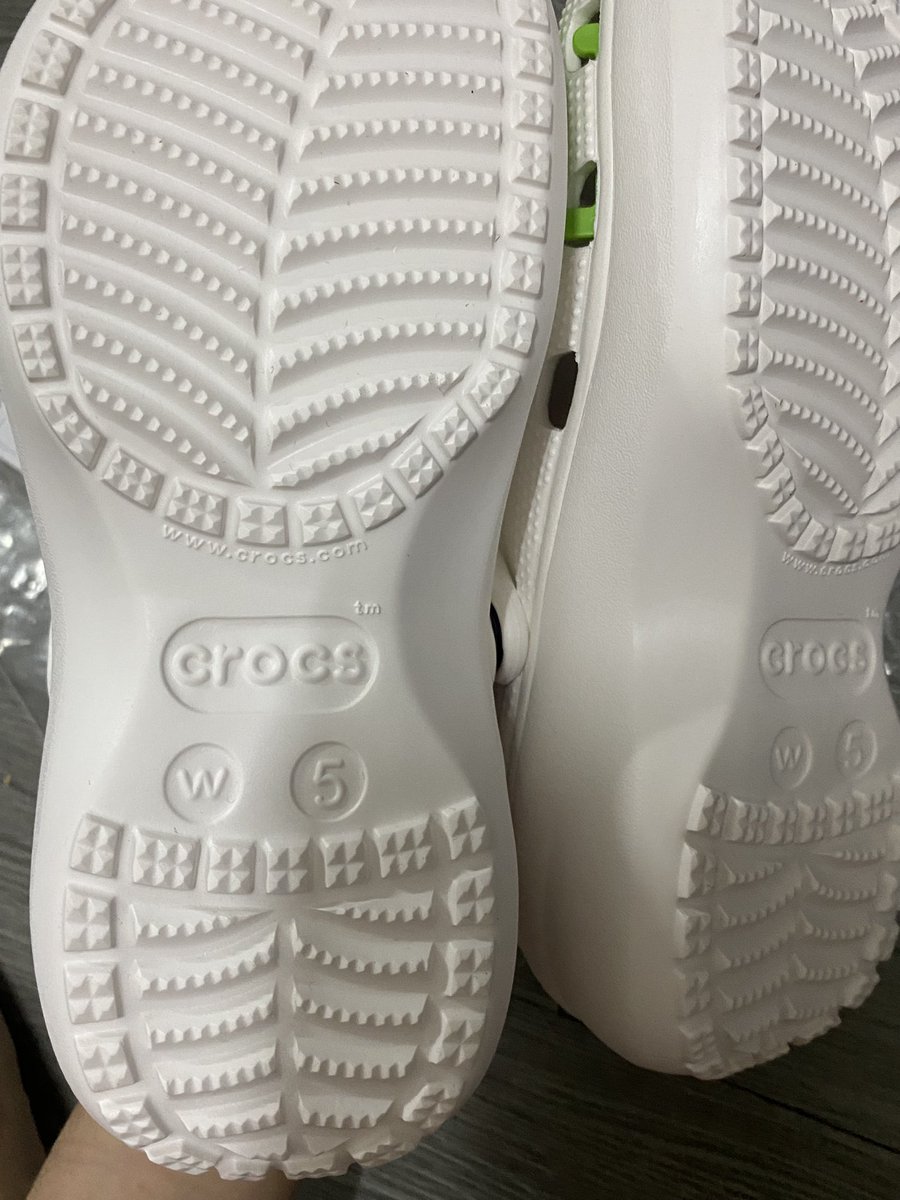 96h_kou's tweet photo. ส่งต่อ crocs classic platform สี white size W5 ของใหม่เอี่ยม*ยังไม่เคยใส่* แต่ตัดป้ายแล้ว
1900 รส. หรือนัดรับได้ตาม Bts ค่ะ
#ส่งต่อcrocs #crocs #รองเท้าcrocs #รองเท้ามือสอง #ส่งต่อรองเท้า #ส่งต่อ #มือสอง #crocsplatform #crocsมือสอง #crocsthailand https://t.co/WcbcqXPWNs