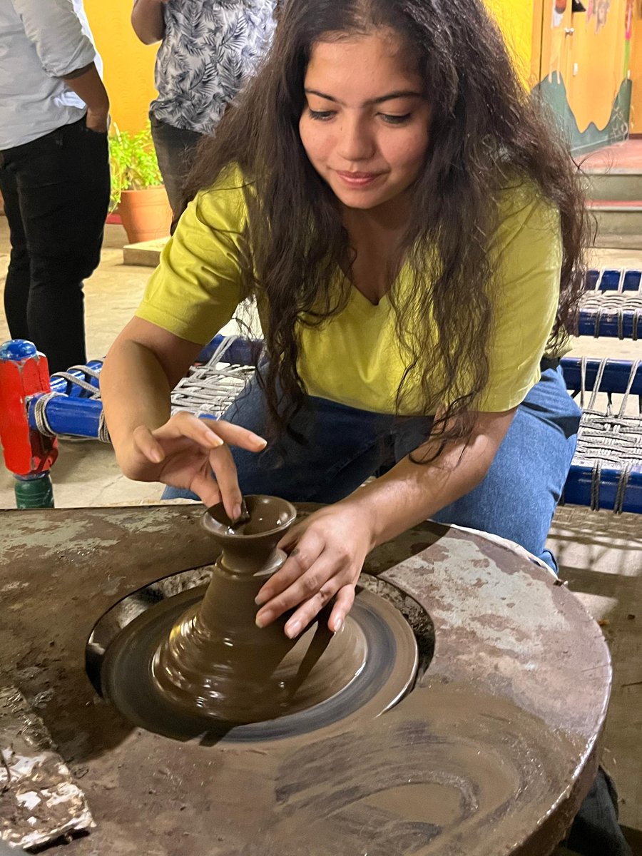 komal_joglekar's tweet photo. Pottery  is just so satisfying ! https://t.co/I4pPG17Len