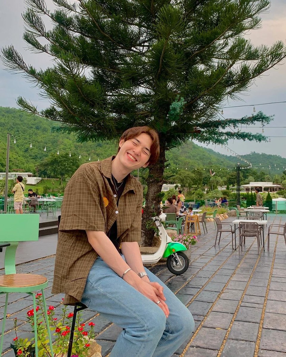 KAD8LAND's tweet photo. Update IG : @kadploysupa 

💬 : ยิ้มเผื่อวันพรุ่งนี้ไปเลย😆 
#กาดไม่ใช่การ์ด
⛓️ https://t.co/Jeyfr5iEnW

#กาดไม่ใช่การ์ด 🍀 
#KADLAND 
#KadploysupaIGUpdate https://t.co/pq6ae0lHZQ