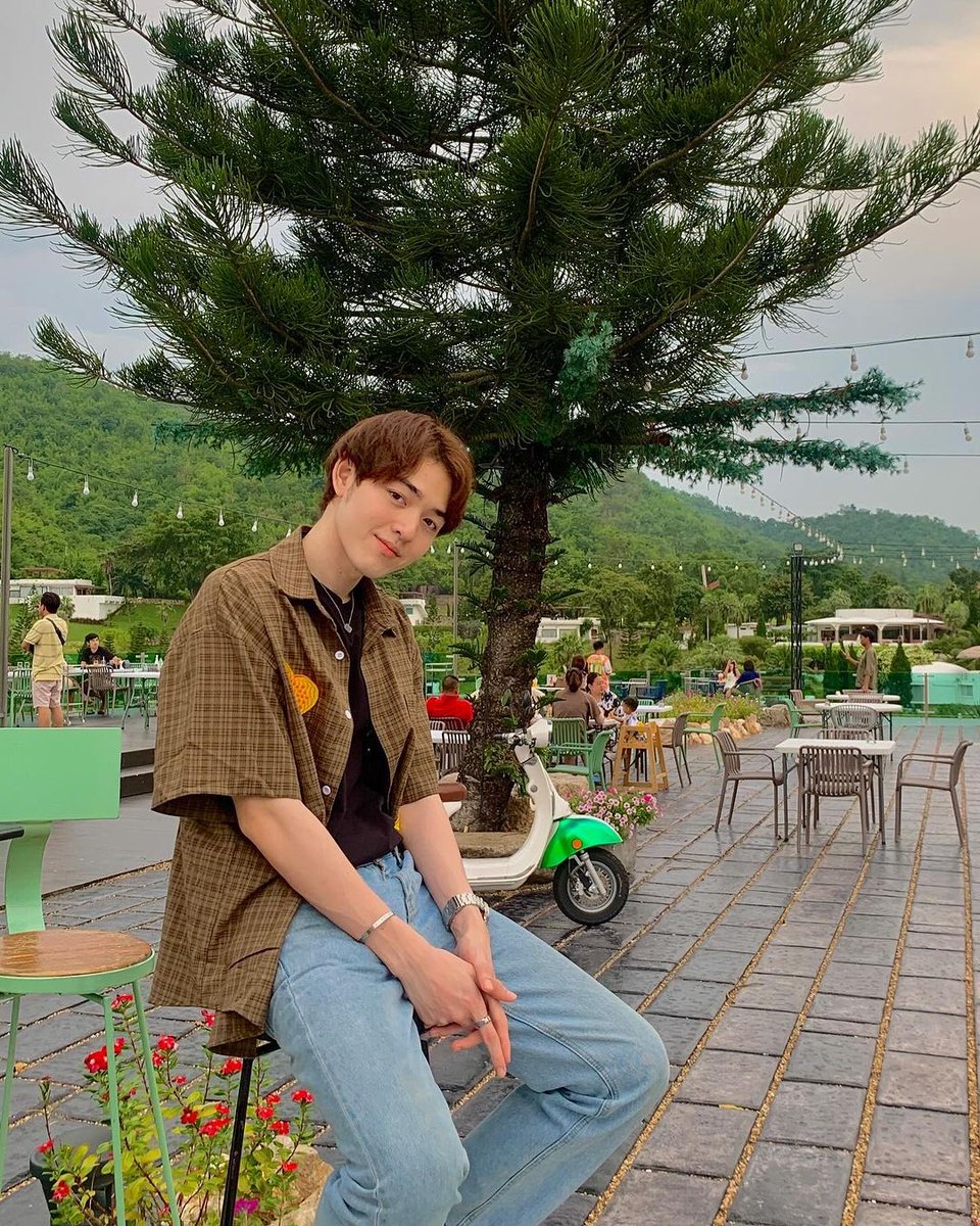 KAD8LAND's tweet photo. Update IG : @kadploysupa 

💬 : ยิ้มเผื่อวันพรุ่งนี้ไปเลย😆 
#กาดไม่ใช่การ์ด
⛓️ https://t.co/Jeyfr5iEnW

#กาดไม่ใช่การ์ด 🍀 
#KADLAND 
#KadploysupaIGUpdate https://t.co/pq6ae0lHZQ