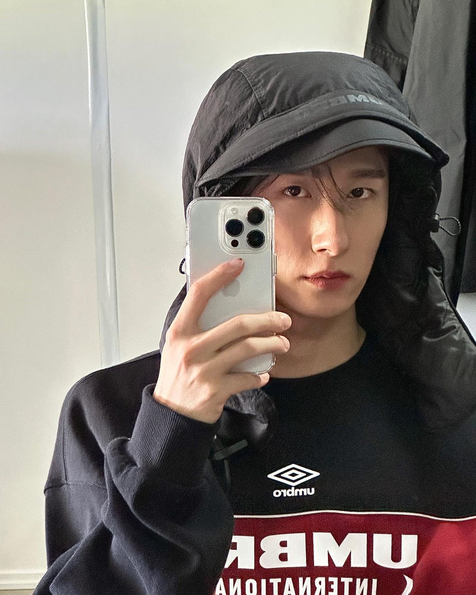thinkrkyun's tweet photo. we're beck. 🐈‍⬛
#IM #아이엠 #CHANGKYUN #창균 
#MONSTAX #몬스타엑스 https://t.co/c5Rsiz4vn3