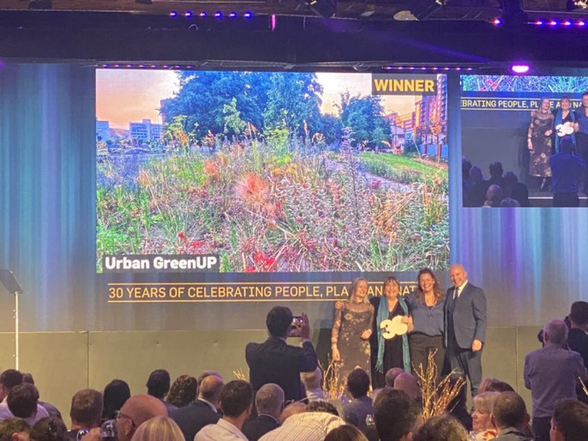 Fantastic news that @lpoolcouncil @urbangreenUP @merseyforest working with @reshaped @elainecresswll and @FlaviaGoldswor1 won excellence in #biodiversity at the 30th anniversary of the Landscape Institute Awards #LIAwards2023 for the #pollinator project!