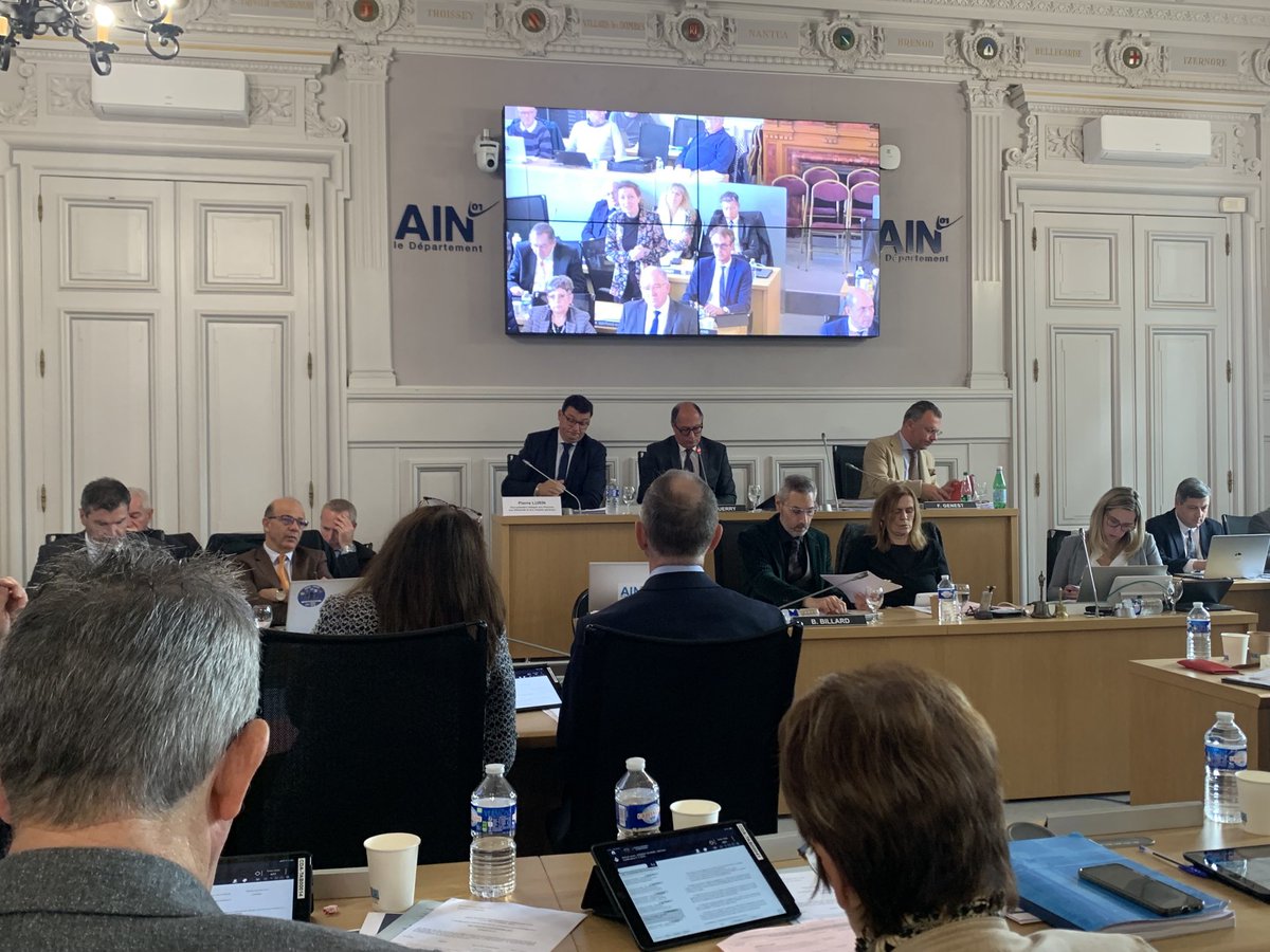 ⁦En session au <a href="/Departement_AIN/">Département de l'Ain</a>⁩ avec une explication claire et objective de ⁦<a href="/LnMarechal/">Hélène Bertrand-Maréchal</a>⁩ sur la forte implication du département pour les mineurs non accompagnés et sur l’impact financier de cette responsabilité.