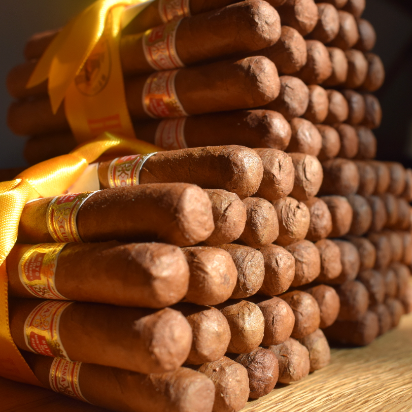 Cgarsltd's tweet photo. Keeps you warm for the winter ๐
#cgars #cigars #cigarbundle #hoyo
https://t.co/uy3qm6nfMl https://t.co/lDYCWKHLOw