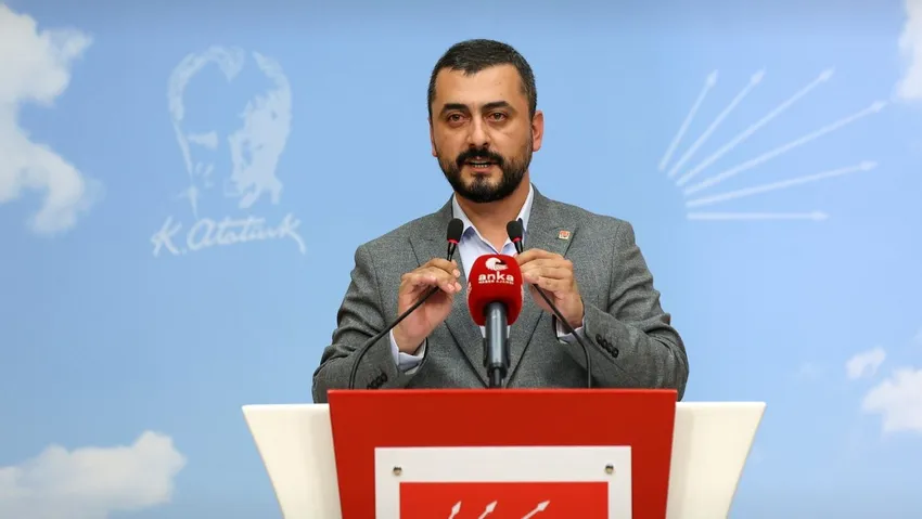 bosunatiklama's tweet photo. CHP’nin medya sorumlusu Eren Erdem görevinden ayrıldı. https://t.co/FC3y06Fkjr
