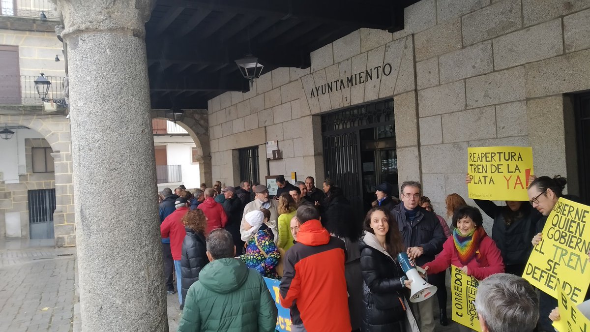 SalvemosBejar's tweet image. #Béjar salió a la calle el pasado #4N para pedir la vuelta urgente del Tren de la Plata
- Frenar la despoblación
- Recuperar industria
- Vertebrar el territorio 
- Enfriar el planeta 

@mitmagob @ExtremaduraTren @OesteRutaPlata @MoTrenRutaPlata