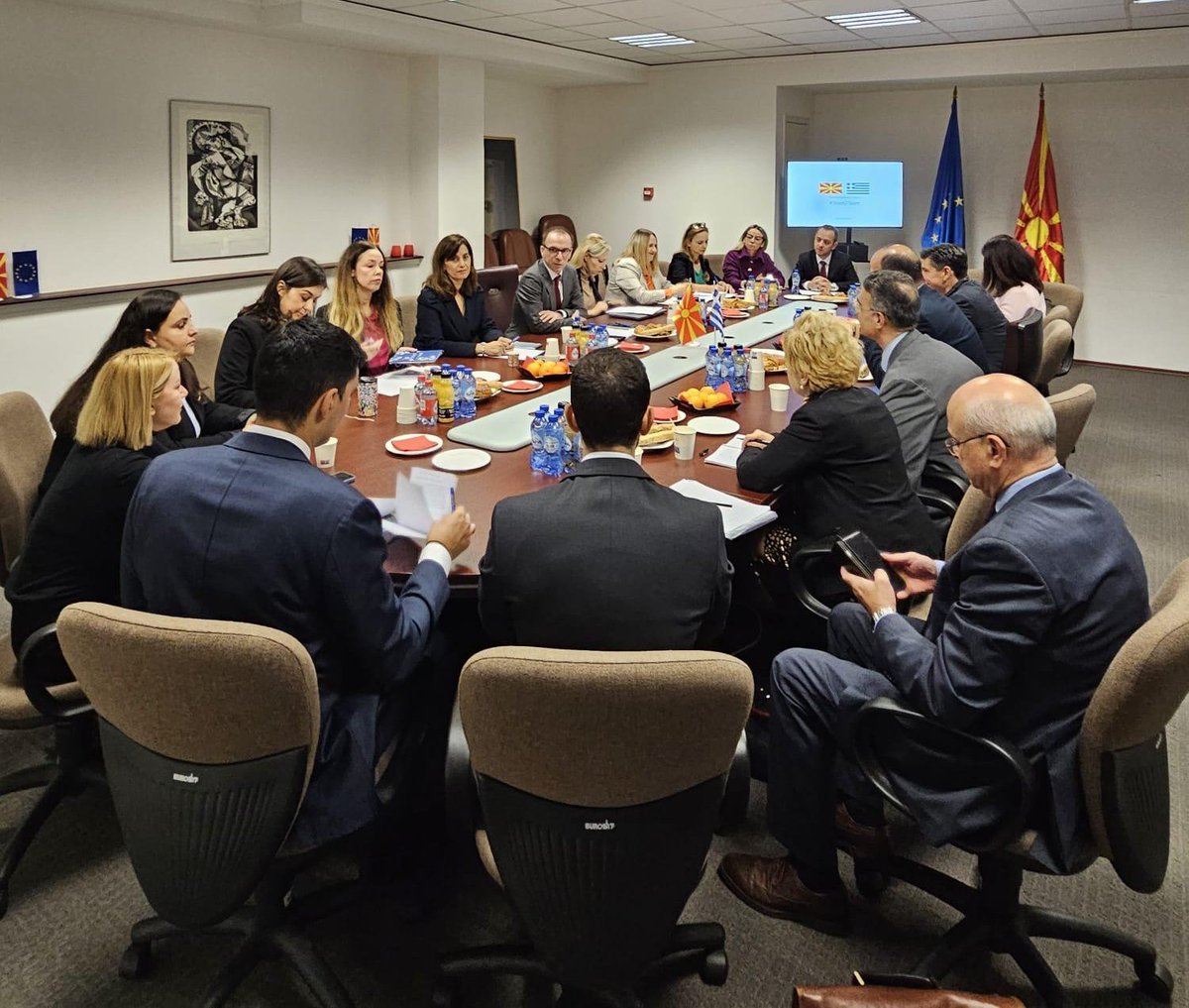 MKmissionEU's tweet photo. Regular #Team2Team meeting 🇲🇰-🇬🇷

Substantial exchange:

📌 Enlargement process
📌 Growth Plan and access ➡️ Single Market
📌 CFSP
📌 Sectoral Policies
📌 🇪🇺 reform
📌 Integration Before Membership

As well as,🔍 opportunities 2 bring business communities together 🤝

@GreeceInEU https://t.co/u21epjLwwT