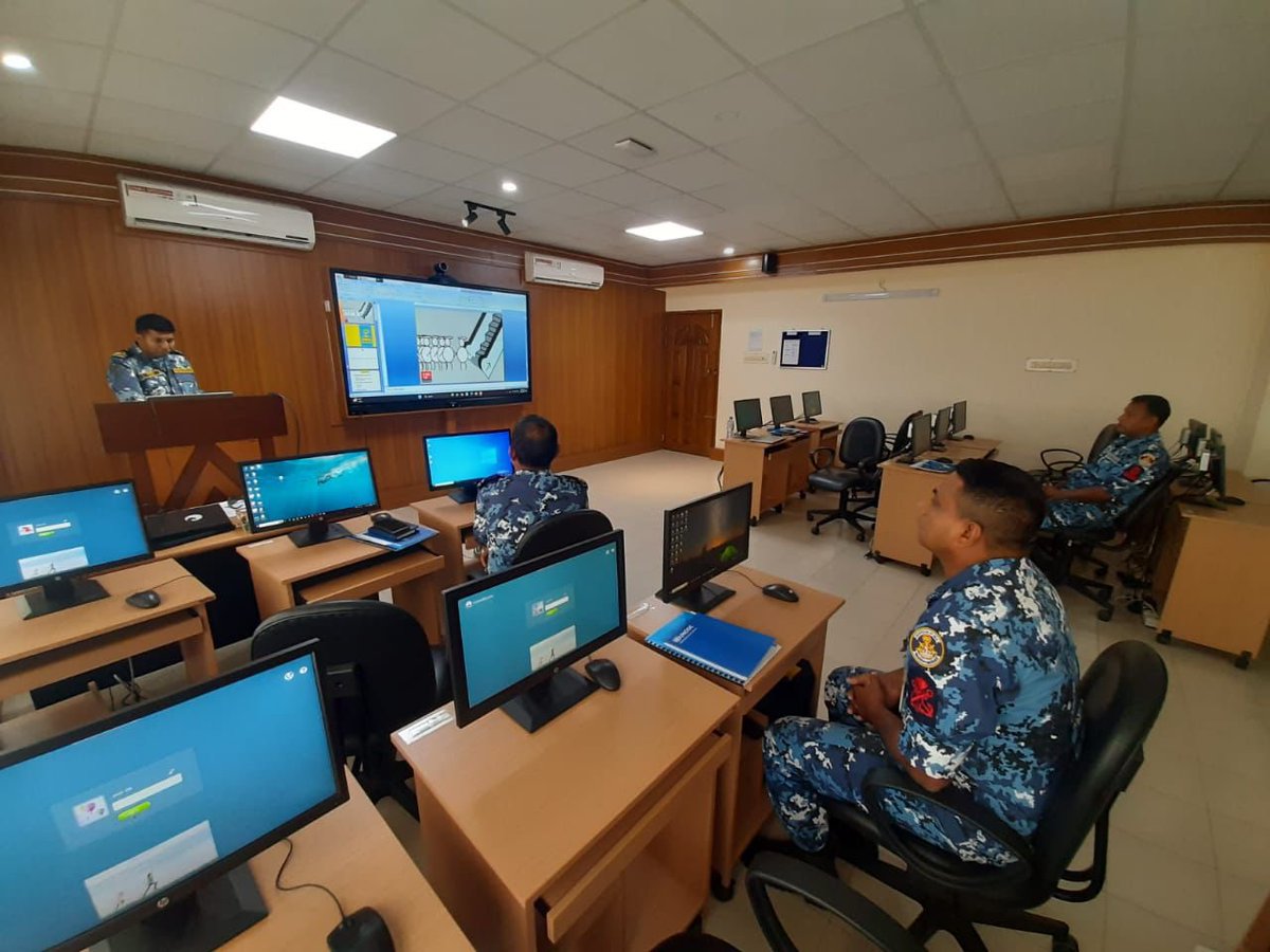 UNODC_BMB's tweet photo. #KeepingRiversSafe🌊⚓️
@UNODC_MCP in #Bangladesh 🇧🇩 initiated #VBSS Instructor Course for 0️⃣4️⃣officers of the #BangladeshCoastGuard, with sessions focusing on:
📃Instructional Techniques
💡Lesson Plan Development
Funded by #Japan🇯🇵
#BorderManagement https://t.co/fHzkTuONig