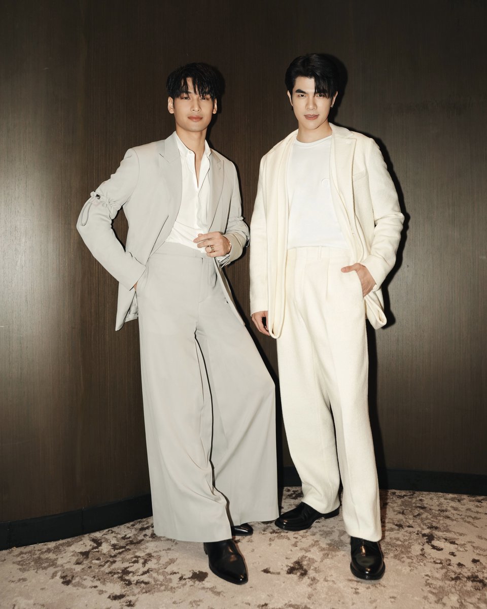 Dynamic duo.
Dior ambassadors in Thailand @Nnattawin1 and @MilePhakphum showcased their dapper charm in coordinated #DiorWinter23 ensembles by Kim Jones for the #HoweAwards2023.
#StarsinDior